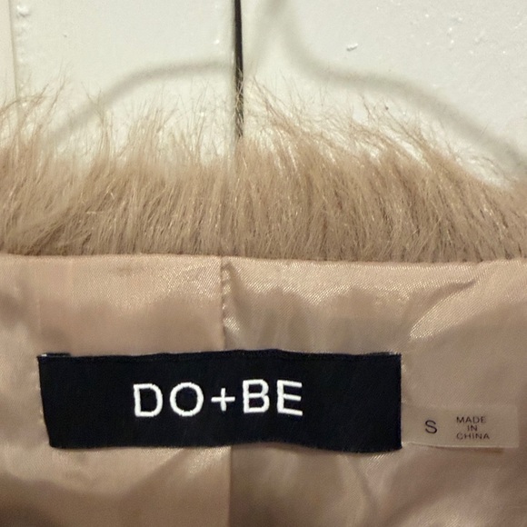 NWOT Do+Be Collection Tan Faux Fur Jacket. Size Small. - Picture 4 of 8
